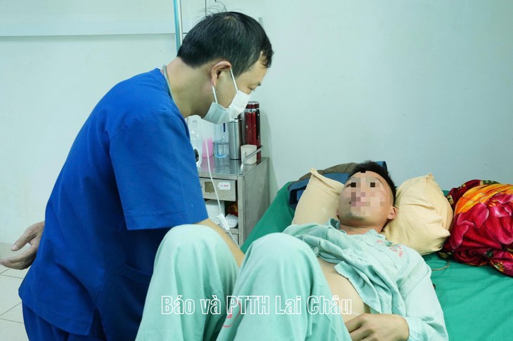Ăn canh nấu từ nấm dại, 4 người nhập viện cấp cứu vì ngộ độc- Ảnh 1.