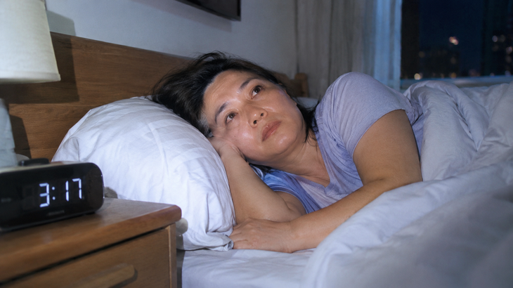 Thức dậy lúc 3 giờ sáng: Khi nào bình thường, khi nào cần đi khám? - Ảnh 1.