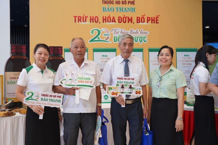 Thuốc ho bổ phế Bảo Thanh đồng hành chăm sóc sức khỏe hô hấp người cao tuổi - Ảnh 1.