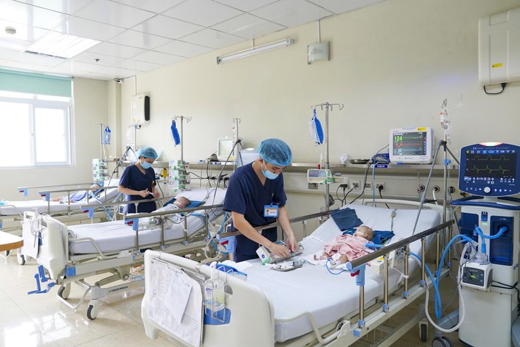 Tăng trẻ nhập viện vì cúm, đừng để một đợt bùng phát trở thành vòng xoáy bệnh- Ảnh 2.