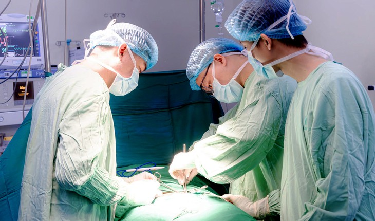 Tinh hoàn ẩn không điều trị, nam sinh 17 tuổi đối mặt nguy cơ gì?- Ảnh 1.