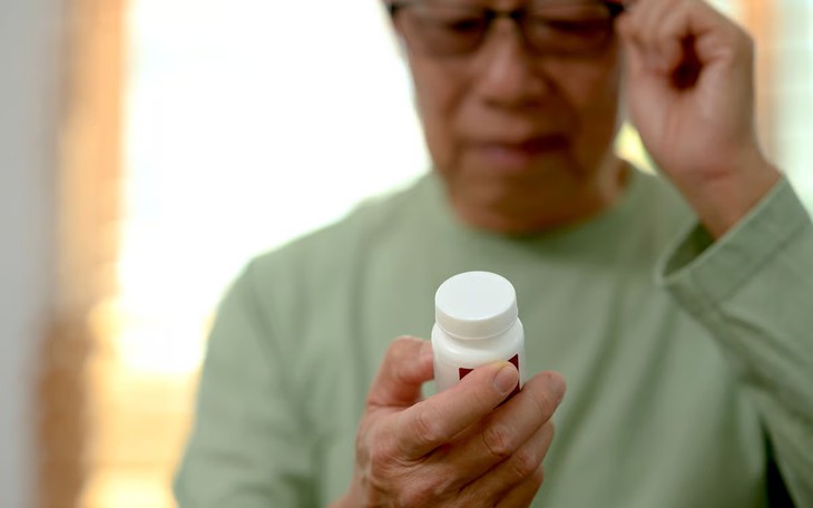 Cảnh báo nguy cơ sa sút trí tuệ từ một loại dưỡng chất bổ khớp quen thuộc - Ảnh 2.