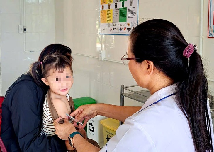 Hà Tĩnh vào nhóm 3 địa phương dẫn đầu về làm sạch dữ liệu tiêm chủng- Ảnh 1.