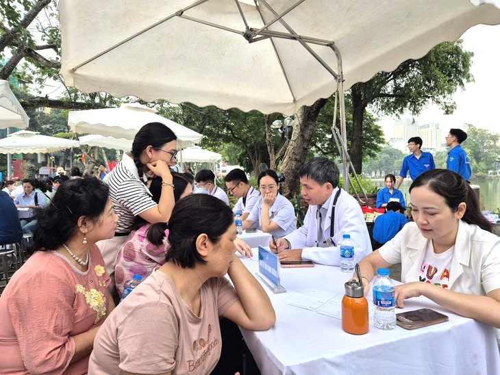 Bí quyết vận động giúp kiểm soát tốt đường huyết ở người đái tháo đường - Ảnh 1.