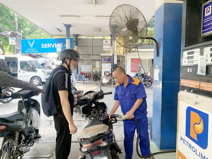 Giá xăng, dầu tăng giảm đan xen, xăng E10 lên 28.254 đồng/lít - Ảnh 1.