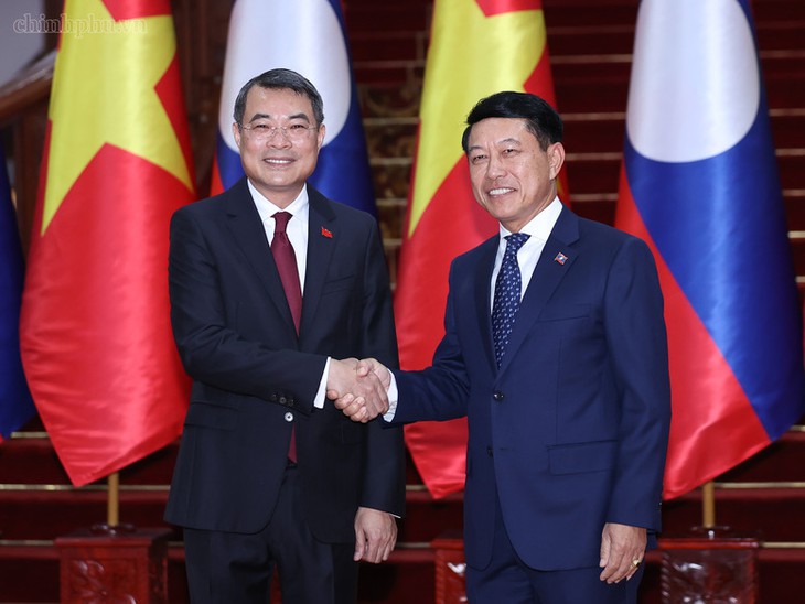 Thủ tướng Lào Saleumxay Kommasith đón chính thức Thủ tướng Lê Minh Hưng - Ảnh 4.