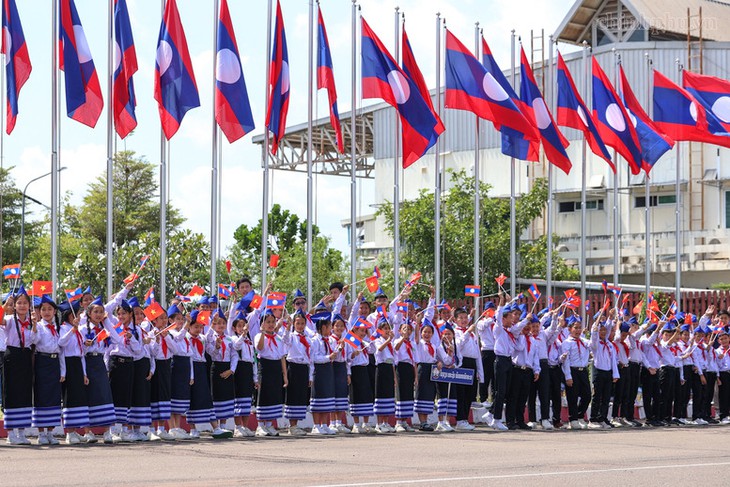 Thủ tướng Lê Minh Hưng bắt đầu chuyến thăm chính thức Lào - Ảnh 3.