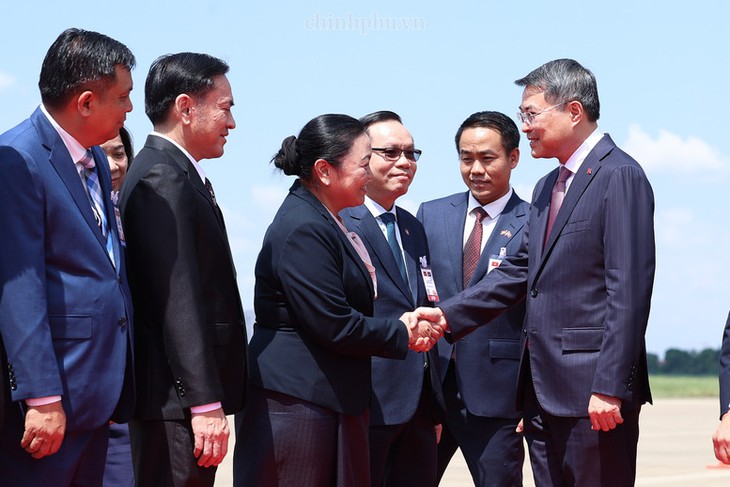 Thủ tướng Lê Minh Hưng bắt đầu chuyến thăm chính thức Lào - Ảnh 2.