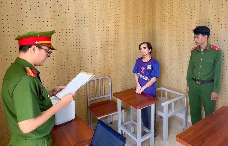 Đang trốn nã diện đặc biệt, gã đàn ông thuê trọ chứa 6,1 tấn pháo nổ - Ảnh 1.