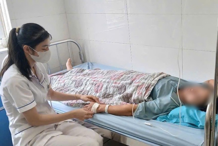 Sốt về chiều, kéo dài chưa rõ nguyên nhân: Cảnh giác với bệnh sốt mò- Ảnh 1.