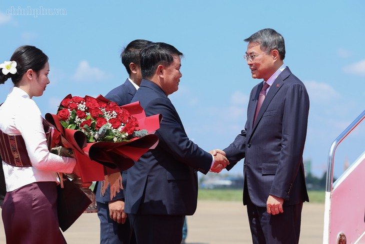 Thủ tướng Lê Minh Hưng bắt đầu chuyến thăm chính thức Lào - Ảnh 1.