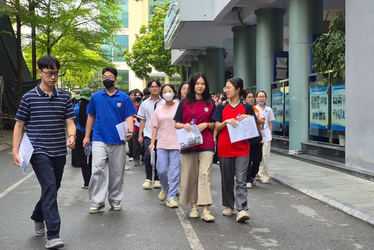 Thu hẹp phương thức xét tuyển đại học, học sinh chọn lối đi nào an toàn?- Ảnh 1.