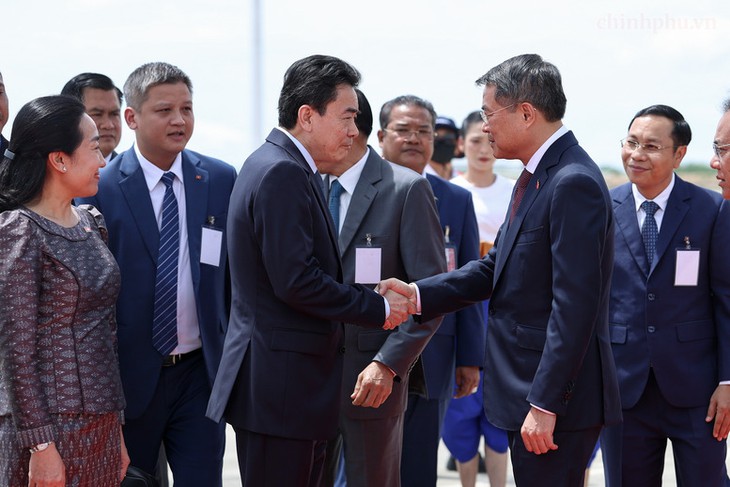 Thủ tướng Lê Minh Hưng đến Phnom Penh, bắt đầu thăm chính thức Campuchia- Ảnh 2.