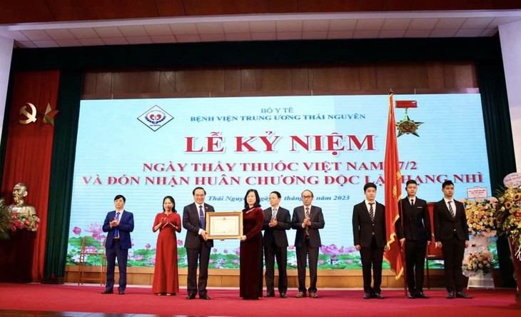 Đại biểu Quốc hội mong Báo Sức khỏe và Đời sống tiếp tục giữ vững niềm tin của Nhân dân và đội ngũ thầy thuốc - Ảnh 2.