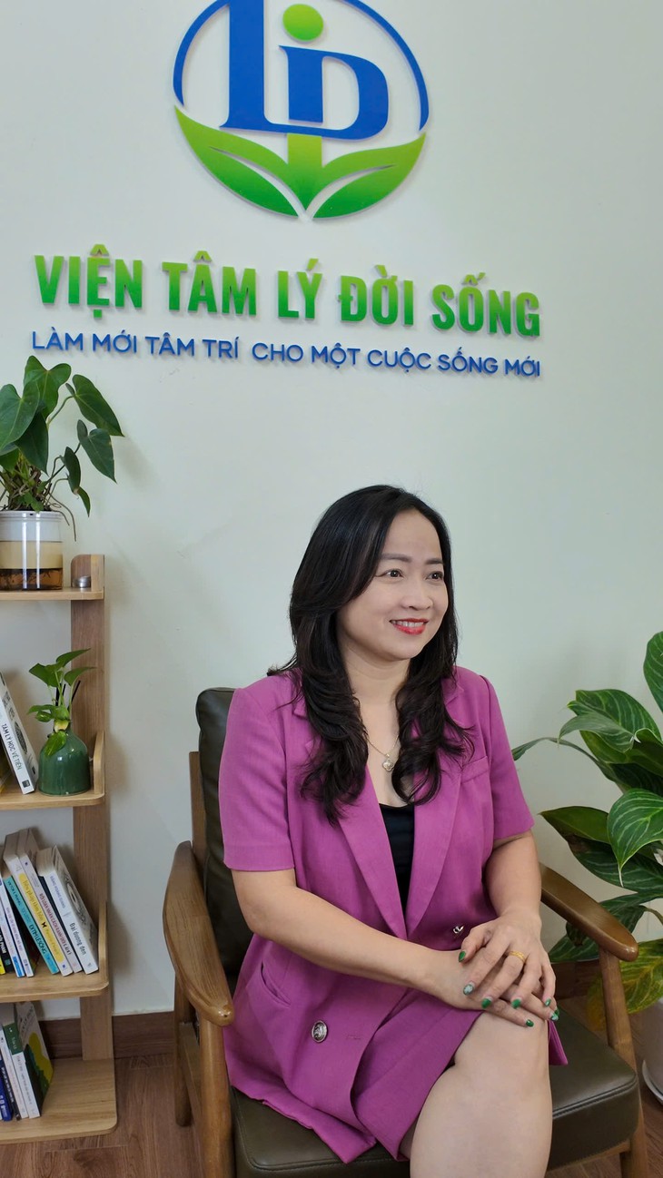 Vì sao con càng lớn càng ít kể chuyện với bố mẹ? - Ảnh 2.