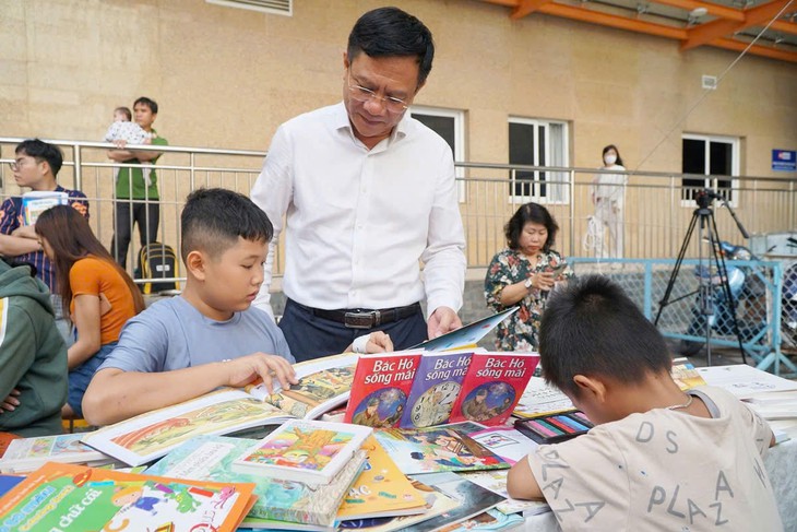 Những trang sách thắp sáng ước mơ cho bệnh nhi - Ảnh 2.