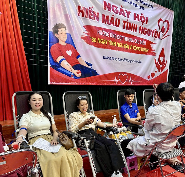 Hàng trăm người tham gia ngày hội hiến máu tại Quảng Trị- Ảnh 3.