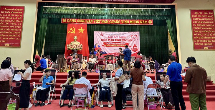 Hàng trăm người tham gia ngày hội hiến máu tại Quảng Trị- Ảnh 1.