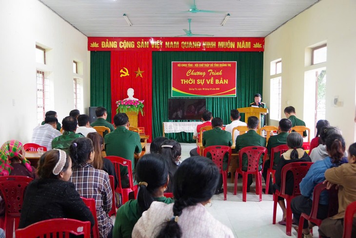 Hàng trăm dân bản vùng biên được trao quà, khám, phát thuốc miễn phí - Ảnh 1.