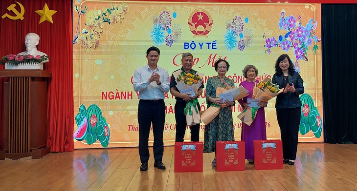 Bộ Y tế gặp gỡ, thăm hỏi và chúc Tết các cán bộ lão thành ngành Y tế - Ảnh 2. Bộ Y tế gặp gỡ, thăm hỏi và chúc Tết các cán bộ lão thành ngành Y tế - Ảnh 2.