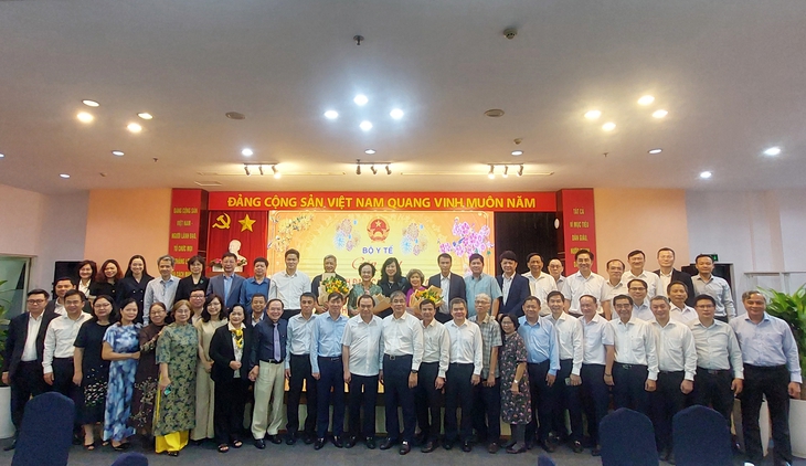 Bộ Y tế gặp gỡ, thăm hỏi và chúc Tết các cán bộ lão thành ngành Y tế - Ảnh 4. Bộ Y tế gặp gỡ, thăm hỏi và chúc Tết các cán bộ lão thành ngành Y tế - Ảnh 4.