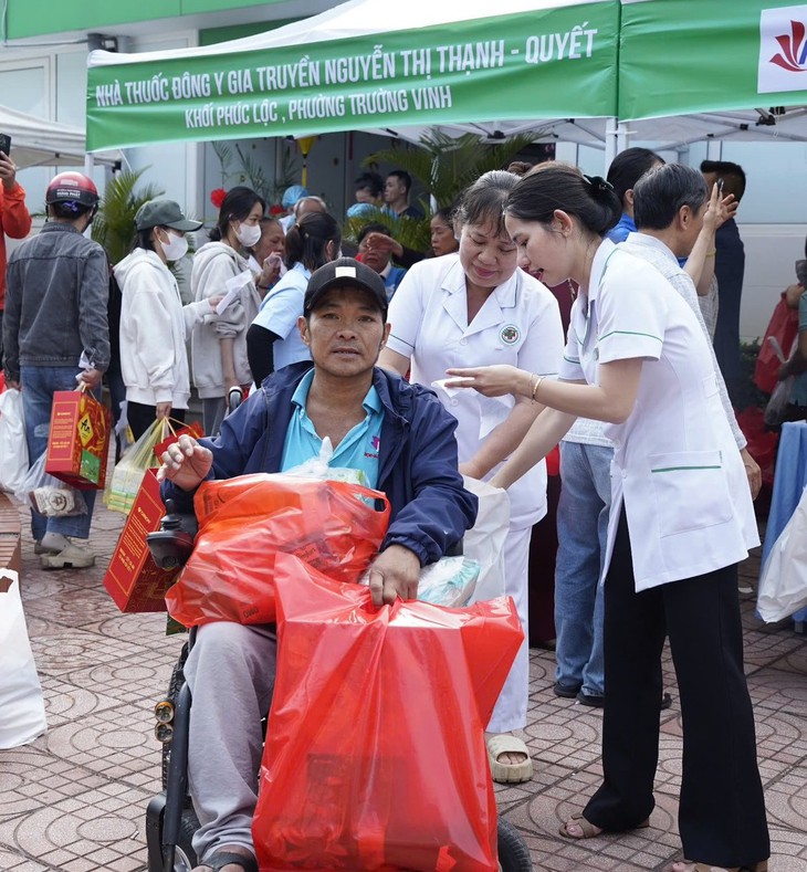 "Hội chợ 0 đồng" Bệnh viện Đa khoa TP Vinh tiếp thêm niềm tin cho người bệnh- Ảnh 5.
