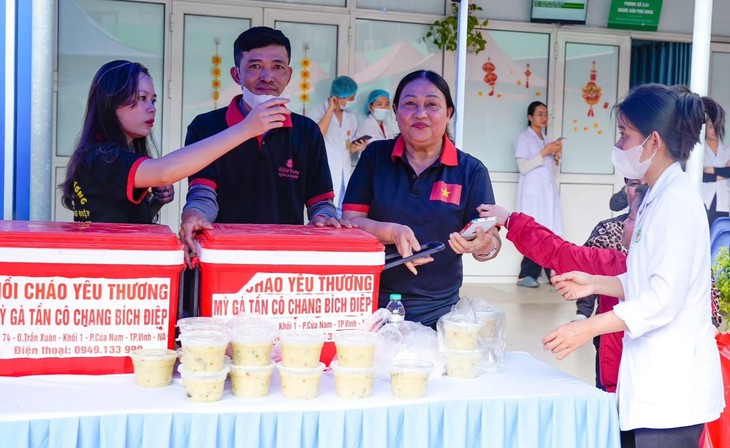 "Hội chợ 0 đồng" Bệnh viện Đa khoa TP Vinh tiếp thêm niềm tin cho người bệnh- Ảnh 7.
