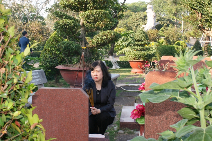 Lãnh đạo Bộ Y tế dâng hương tưởng niệm, tri ân các anh hùng liệt sĩ tại TPHCM- Ảnh 3. Lãnh đạo Bộ Y tế dâng hương tưởng niệm, tri ân các anh hùng liệt sĩ tại TPHCM- Ảnh 3.