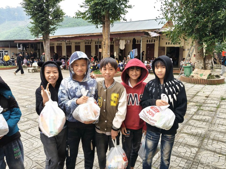 Lan tỏa yêu thương từ 'Gian hàng 0 đồng' ở xã biên giới Yên Nhân- Ảnh 2.