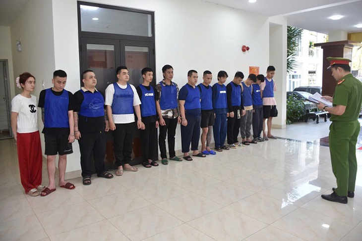 13 tội phạm Iừa đảo bị bắt ngay khi nhập cảnh từ Campuchia về Việt Nam- Ảnh 1.
