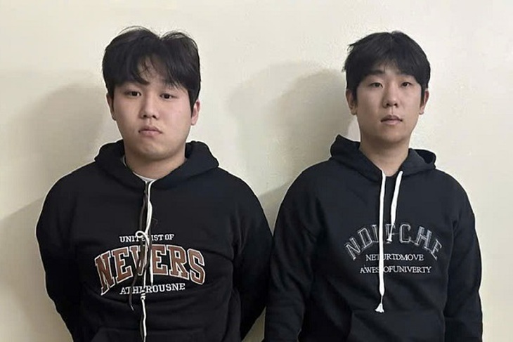 Bắt giữ, bàn giao 2 đối tượng truy nã đỏ của Interpol cho Hàn Quốc- Ảnh 1.