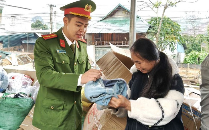 Ấm áp gian hàng 0 đồng sẻ chia yêu thương ở Ba Ngòi- Ảnh 6.