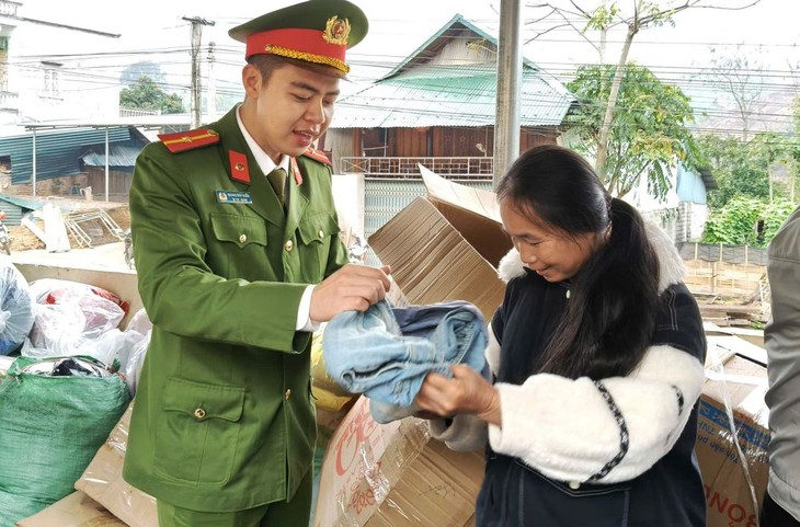 Lan tỏa yêu thương từ 'Gian hàng 0 đồng' ở xã biên giới Yên Nhân- Ảnh 1.