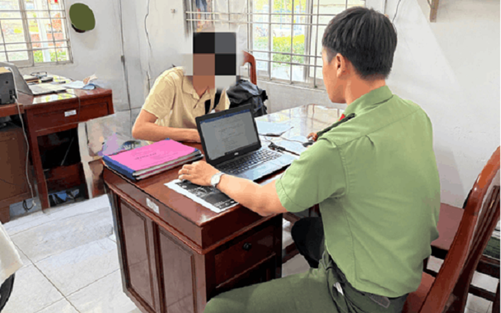 Bắt đối tượng truy nã khi đang làm việc tại khu công nghiệp- Ảnh 2.