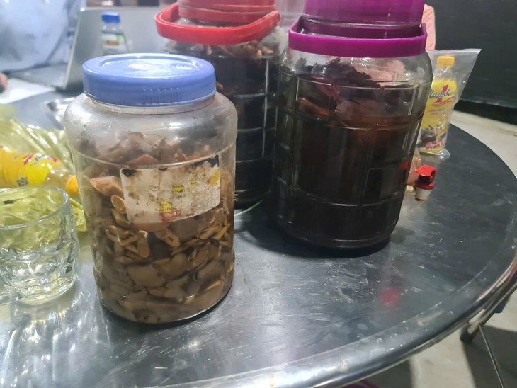 Tết đến, cảnh báo nguy cơ ngộ độc rượu tăng cao- Ảnh 2.