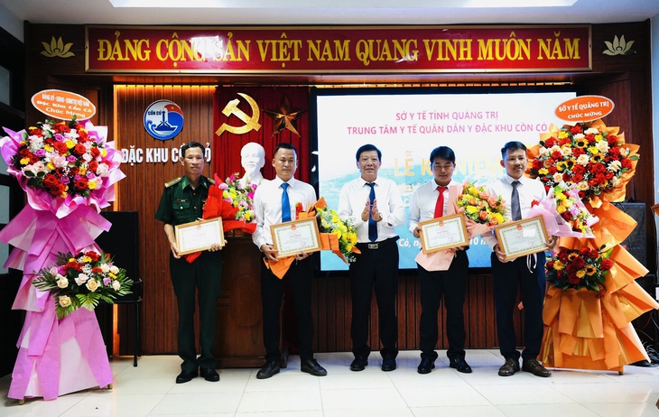 Tết bệnh viện (4): Những 'chiến sĩ áo trắng' nơi đảo tiền tiêu- Ảnh 10. Tết bệnh viện (4): Những 'chiến sĩ áo trắng' nơi đảo tiền tiêu- Ảnh 10.