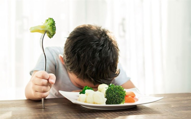 Trẻ táo bón, chậm đi cầu cần lưu ý những gì?