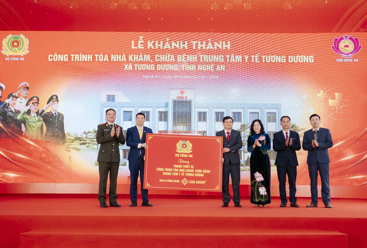 Trung tâm Y tế Tương Dương khánh thành tòa nhà khám chữa bệnh mới, nhận ngay gói tài trợ 'khủng' của Sun Group- Ảnh 2.