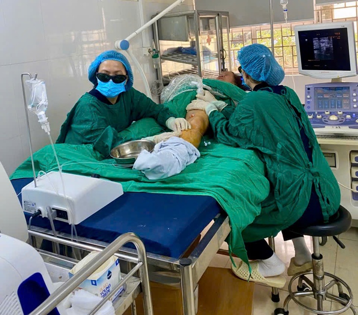 Đừng để 'đôi chân mệt mỏi' cướp mất niềm vui đón Xuân- Ảnh 2.