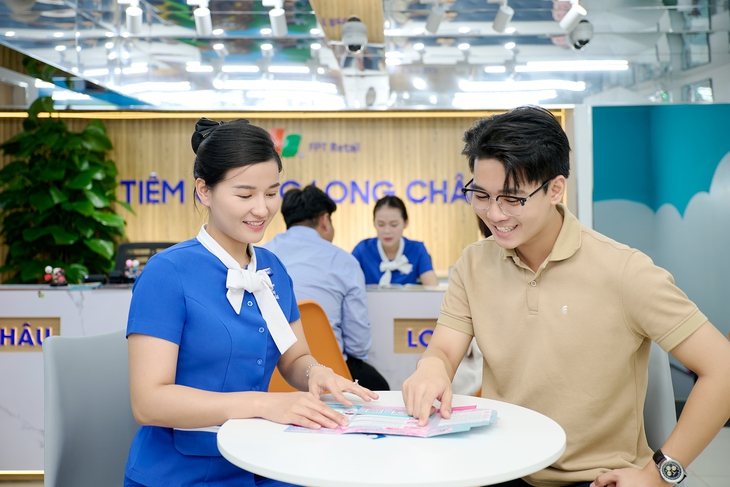 Bộ ba 'chiến binh sân cỏ' Đình Bắc, Văn Khang và Trung Kiên đồng hành cùng Long Châu trong dự án phòng ngừa HPV- Ảnh 1. Bộ ba 'chiến binh sân cỏ' Đình Bắc, Văn Khang và Trung Kiên đồng hành cùng Long Châu trong dự án phòng ngừa HPV- Ảnh 1.