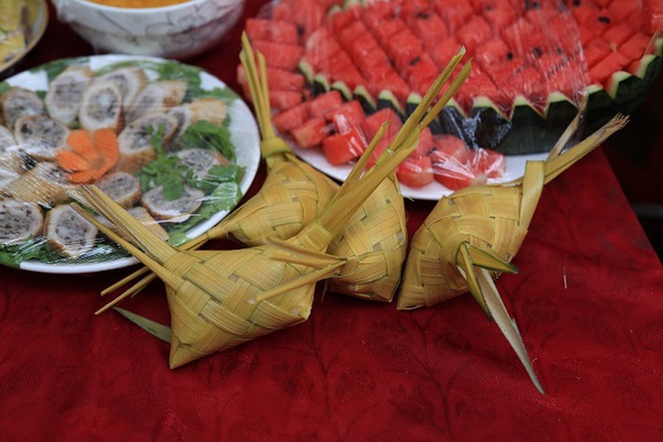 Hồn quê trong chiếc bánh lá cọ nơi biên viễn- Ảnh 2.