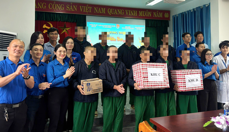 Những bữa tất niên ấm áp cùng Mẹ Việt Nam Anh hùng và các phận đời kém may mắn- Ảnh 3. Những bữa tất niên ấm áp cùng Mẹ Việt Nam Anh hùng và các phận đời kém may mắn- Ảnh 3.