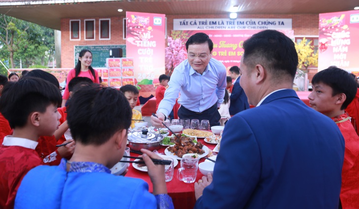 Lãnh đạo tỉnh Nghệ An thăm, tặng quà Tết tại Làng trẻ em SOS Vinh- Ảnh 9.