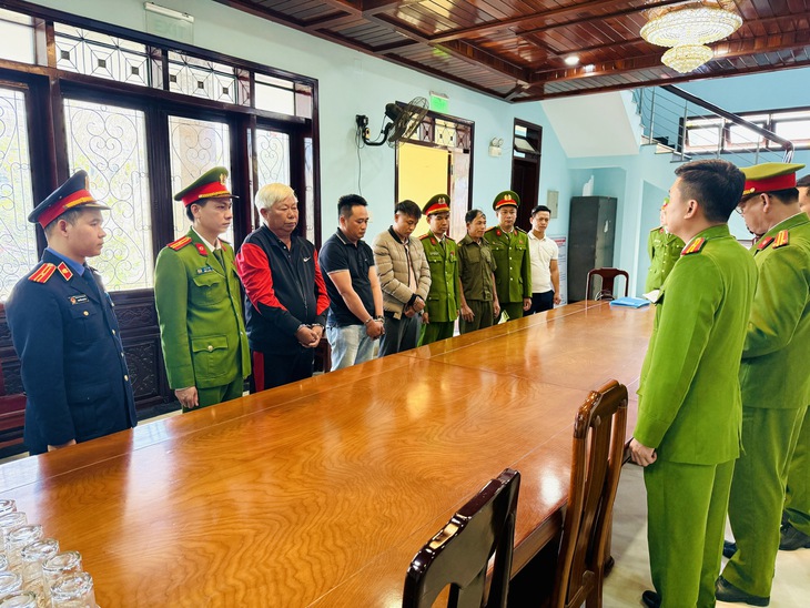 Khai thác khoáng sản vượt mức cấp phép, 3 đối tượng bị khởi tố- Ảnh 1. Khai thác khoáng sản vượt mức cấp phép, 3 đối tượng bị khởi tố- Ảnh 1.