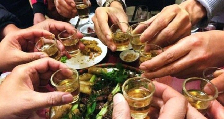 Chuyên gia chống độc chỉ cách phòng ngộ độc rượu bia ngày Tết- Ảnh 2.