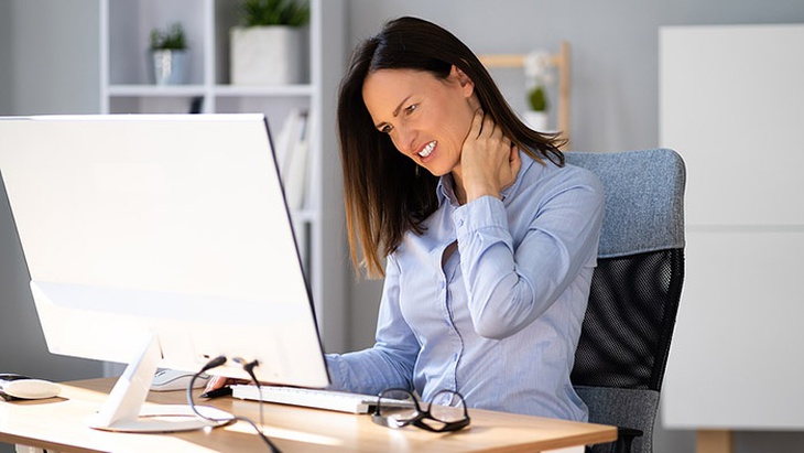 Hội chứng ‘cổ công nghệ’: Nhận diện sớm và 5 giải pháp giảm cứng cơ, phòng ngừa đau mạn tính- Ảnh 1. Hội chứng ‘cổ công nghệ’: Nhận diện sớm và 5 giải pháp giảm cứng cơ, phòng ngừa đau mạn tính- Ảnh 1.