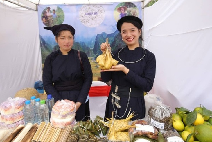 Hồn quê trong chiếc bánh lá cọ nơi biên viễn- Ảnh 1.