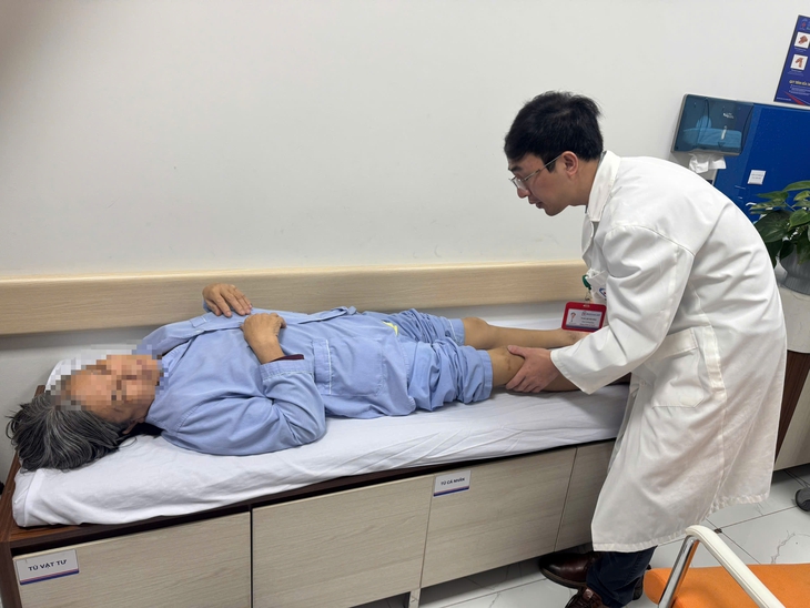 Nhiều bệnh nhân được 'giải thoát' đau khớp triền miên, tự tin sải bước đi chúc Tết- Ảnh 1. Nhiều bệnh nhân được 'giải thoát' đau khớp triền miên, tự tin sải bước đi chúc Tết- Ảnh 1.