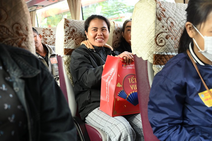 ‘Chuyến xe yêu thương’ cùng Long Châu mang Tết đến với bệnh nhân có hoàn cảnh khó khăn- Ảnh 1. ‘Chuyến xe yêu thương’ cùng Long Châu mang Tết đến với bệnh nhân có hoàn cảnh khó khăn- Ảnh 1.