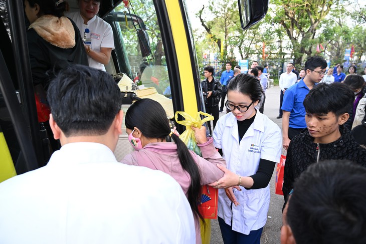 ‘Chuyến xe yêu thương’ cùng Long Châu mang Tết đến với bệnh nhân có hoàn cảnh khó khăn- Ảnh 2. ‘Chuyến xe yêu thương’ cùng Long Châu mang Tết đến với bệnh nhân có hoàn cảnh khó khăn- Ảnh 2.